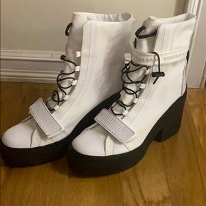 Converse platform boots NWOT